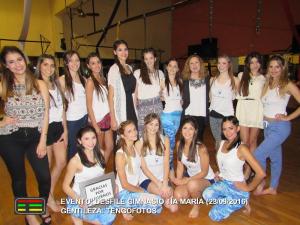 Desfile en el Gimnasio Tía María