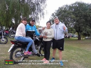 Exposición de autos en la Plaza del Papa